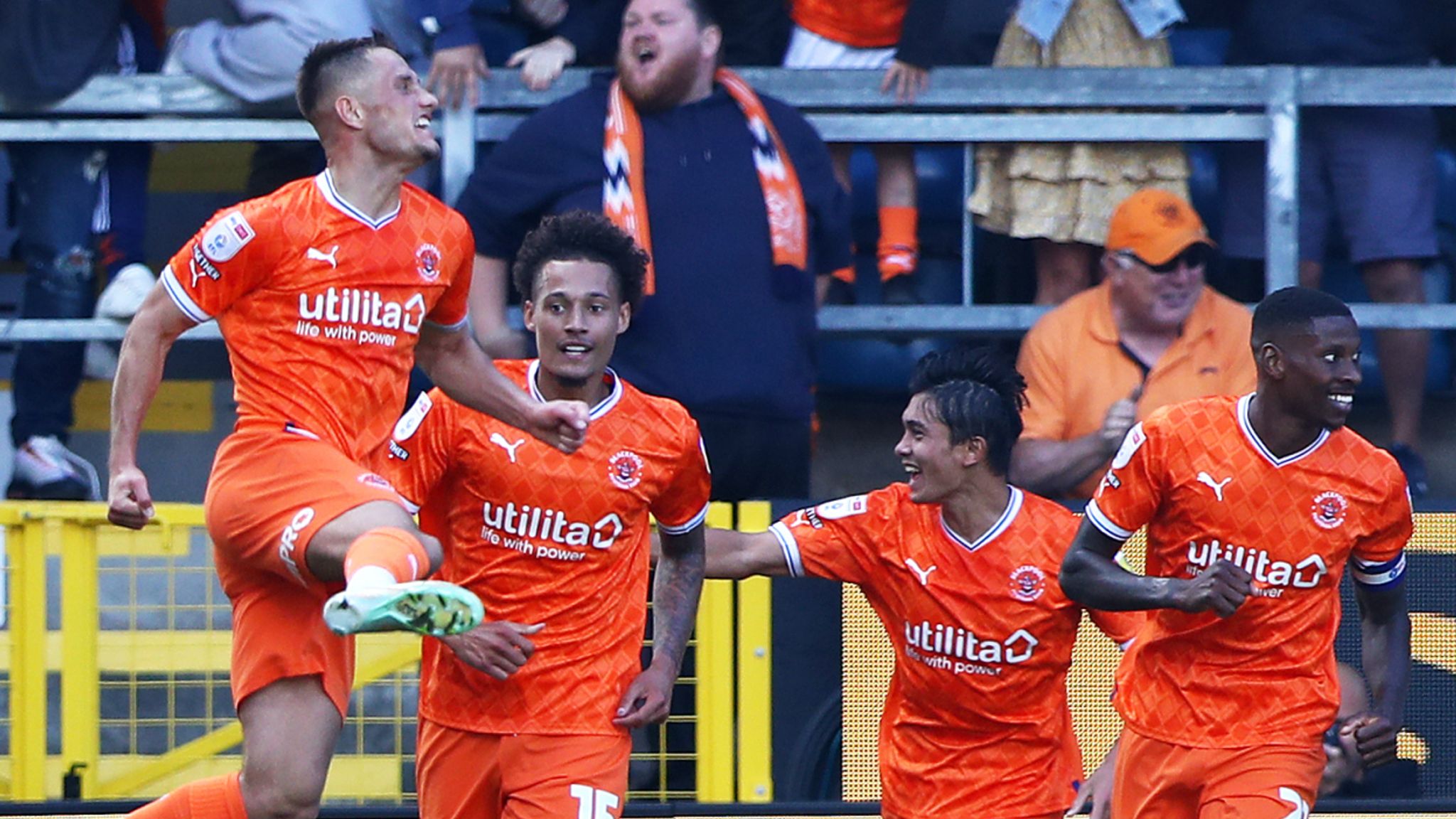 Burnley 33 Blackpool Tangerines launch comeback to earn draw in