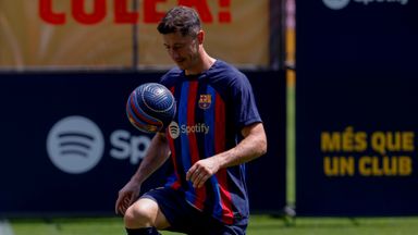 Lewandowski's silky skills at Barca presentation