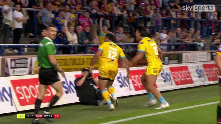 Rhyse Martin scores for Leeds Rhinos as they take the lead against Huddersfield Giants.
