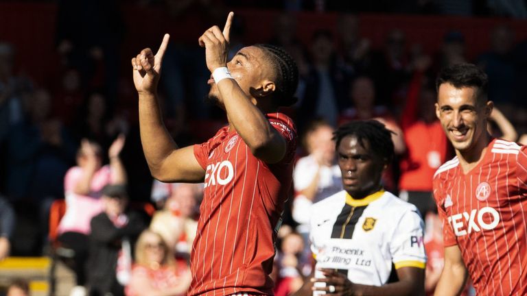 Vicente Besuijen scored his first Scottish Premiership goal for Aberdeen in the win over Livingston
