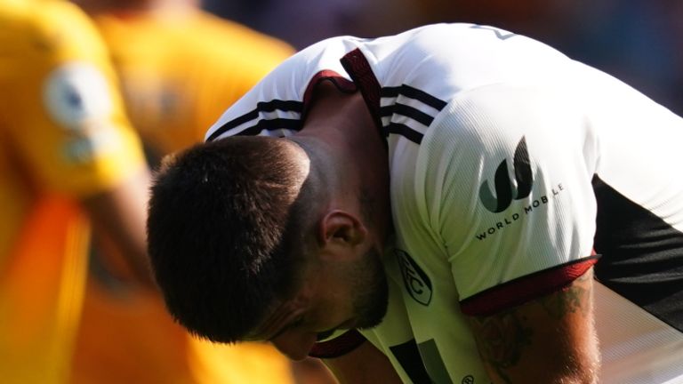 Aleksandar Mitrovic missed a late penalty in Fulham&#39;s goalless draw at Wolves