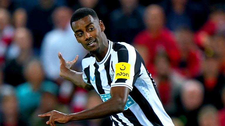 Alexander Isak brilló en su debut en el Newcastle