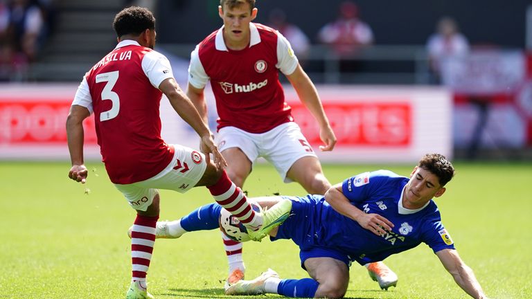 Callum O & # 39;  Cardiff City's Dowda (right) competes for the ball with Bristol City's Jay Dasilva (left) and Rob Atkinson