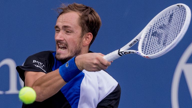 18 août 2022, Mason, Ohio, États-Unis : Daniil Medvedev (RUS) en action lors du troisième tour de l'Open de l'Ouest et du Sud au Lindner Family tennis Center, Mason, Oh.  (Crédit Image : .. Scott Stuart/ZUMA Press Wire) (Cal Sport Media via AP Images)