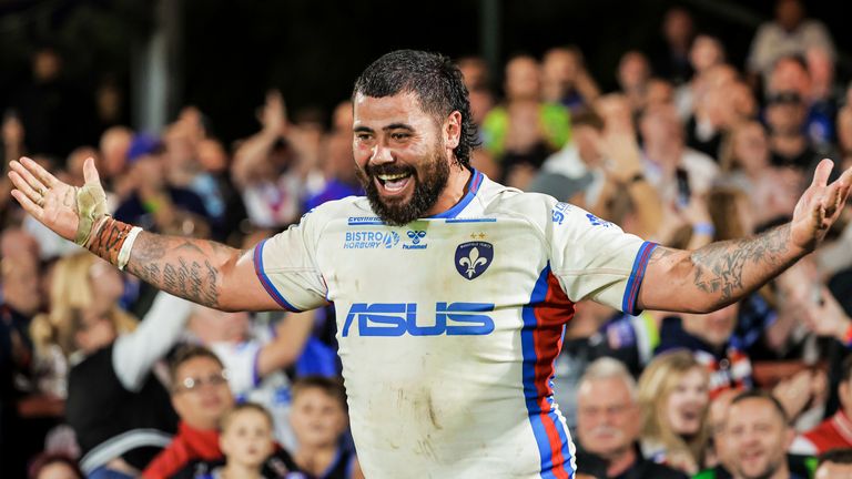 Picture by Alex Whitehead/SWpix.com - 25/08/2022 - Rugby League - Betfred Super League - Wakefield Trinity v Hull KR - Be Well Support Stadium, Wakefield, England - Wakefield’s David Fifita celebrates with the fans at the end of his last game at Belle Vue.