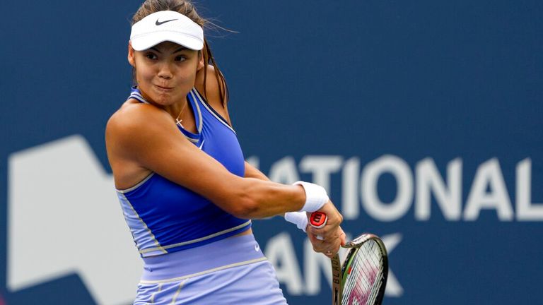 TORONTO, ON - AUGUST 09: Emma Raducanu returns the ball during her National Bank Open tennis tournament first round match on August 9, 2022, at Sobeys Stadium in Toronto, ON, Canada. (Photo by Julian Avram/Icon Sportswire) (Icon Sportswire via AP Images)