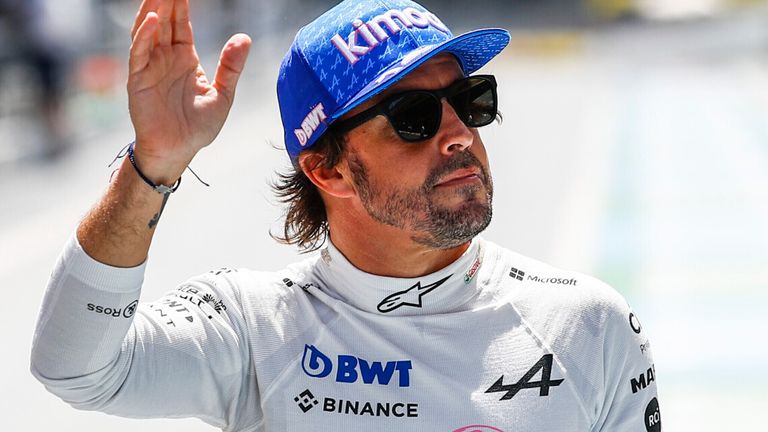 Fernando Alonso bergabung dengan Aston Martin sebagai pengganti Sebastian Vettel untuk Formula 1 2023