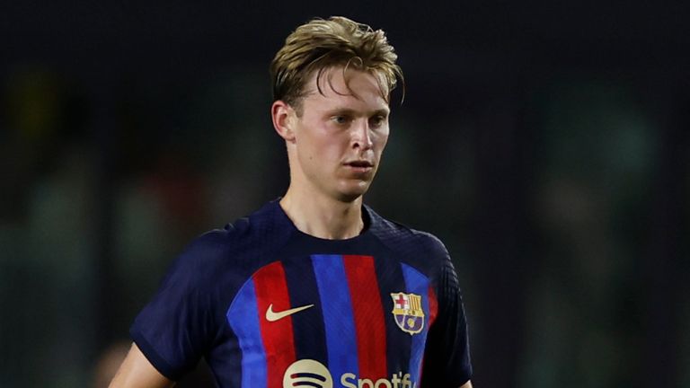FORT LAUDERDALE, FL - JULY 19: FC Barcelona midfielder Frenkie de Jong (21) during the exhibition game between FC Barcelona and Inter Miami CF on July 19, 2022 at the DRV PNK Stadium in Fort Lauderdale, Fl.  (Photo by David Rosenblum/Icon Sportswire) (Icon Sportswire via AP Images)