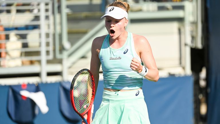 Harriet Dart reacciona durante un partido individual femenino en el US Open 2022, el lunes 29 de agosto de 2022 en Flushing, NY.  (Mike Lawrence/USTA vía AP)