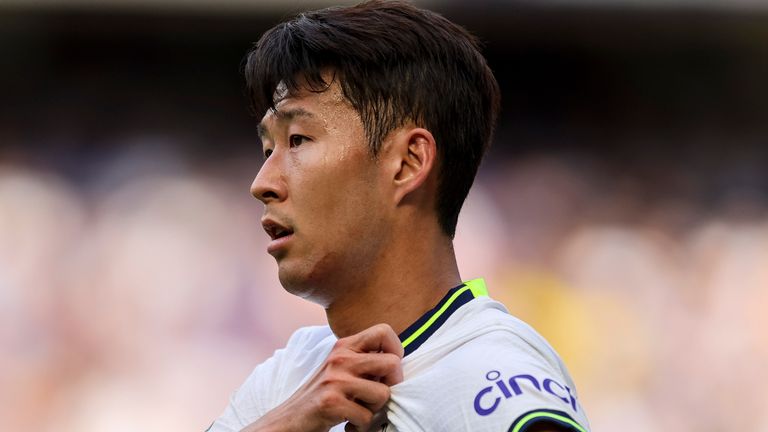 LONDON, ENGLAND - AUGUST 14: Heung-Min Son of Tottenham Hotspur gestures during the Premier League match between Chelsea FC and Tottenham Hotspur at Stamford Bridge on August 14, 2022 in London, England. (Photo by Robin Jones/Getty Images)