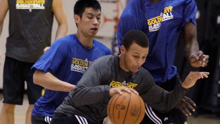 Jeremy Lin and Stephen Curry working out for the Golden State Warriors in 2011