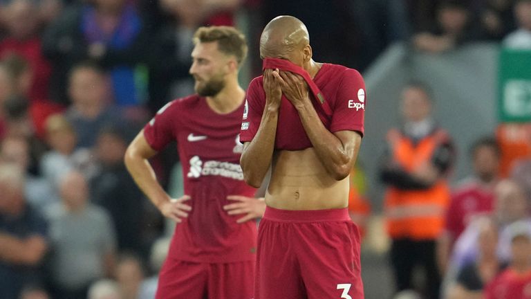 Les joueurs de Liverpool réagissent après que Wilfried Zaha de Crystal Palace ait marqué le premier but de son équipe 