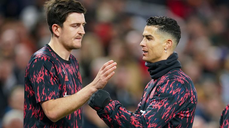 Harry Maguire (izquierda) y Cristiano Ronaldo (derecha) del Manchester United