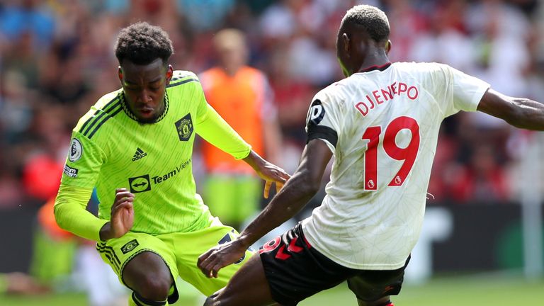 Anthony Elanga takes on Moussa Djenepo