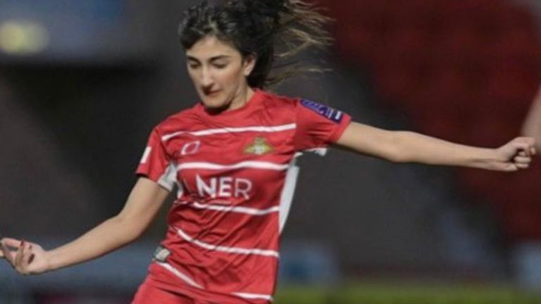 Nadia Khan joue pour Doncaster Rovers Belles