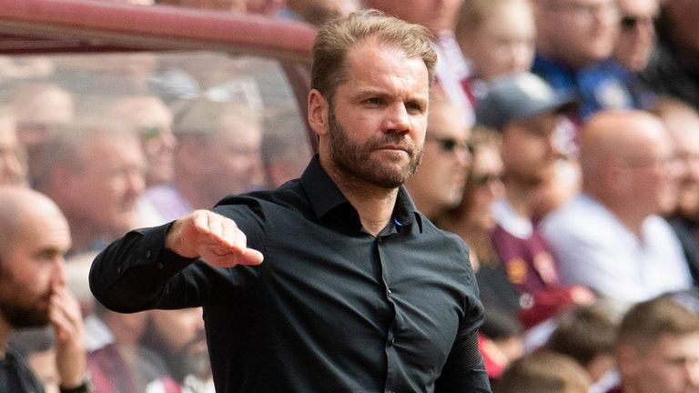 Hearts manager Robbie Neilson 