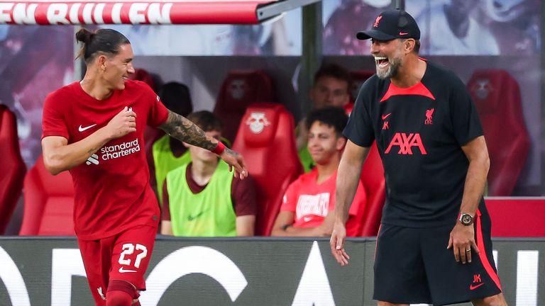 Jurgen Klopp with new Liverpool striker Darwin Nunez