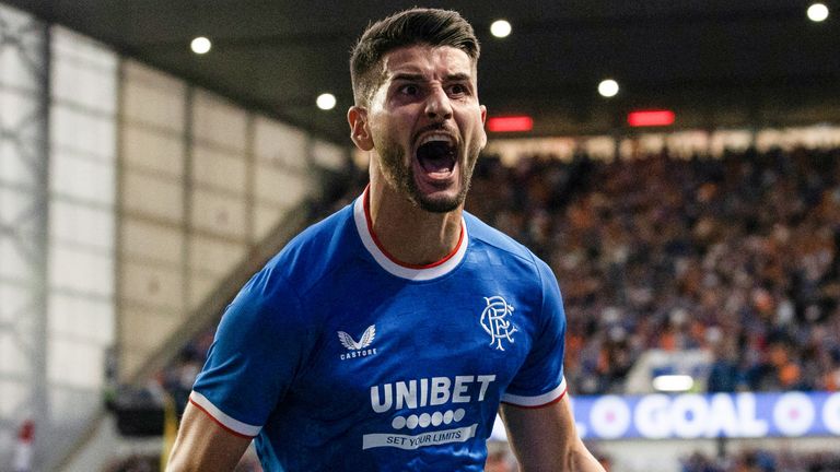 Glasgow, Escocia - 09 de agosto: Rangers'  Antonio Colak celebra con un empate 2-0 durante el partido de la tercera ronda de clasificación de la Liga de Campeones de la UEFA entre Rangers y Royal Union Saint-Gilloise en el estadio Ibrox, el 9 de agosto de 2022, en Glasgow, Escocia.  (Foto de Alan Harvey/Colección SNS) (Foto de Alan Harvey/Colección SNS)