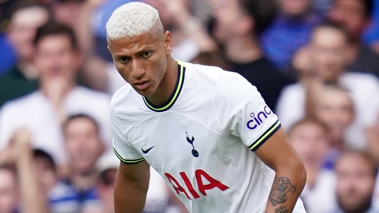 Richarlison durante a partida do Tottenham em Stamford Bridge