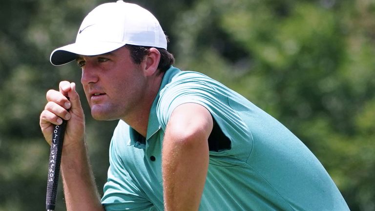 Scottie Scheffler lines up his putt on the first green during the final round of the Tour Championship golf tournament at East Lake Golf Club, Sunday, Aug. 28, 2022, in Atlanta. (AP Photo/John Bazemore) 