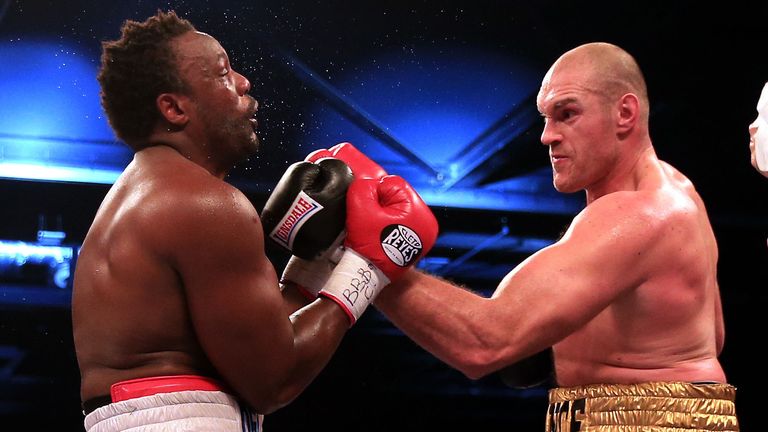 Boxeo - Título de peso pesado de BBBofC y EBU - Dereck Chisora ​​​​v Tyson Fury - ExCel Arena Tyson Fury (derecha) en acción contra Dereck Chisora ​​​​durante su combate eliminatorio por el Campeonato mundial de peso pesado de la OMB y el Campeonato de peso pesado británico y de la Commonwealth en el ExCel Arena , Londres.