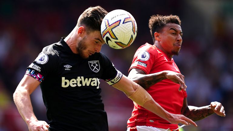 Declan Rice wins a header against Jesse Lingard