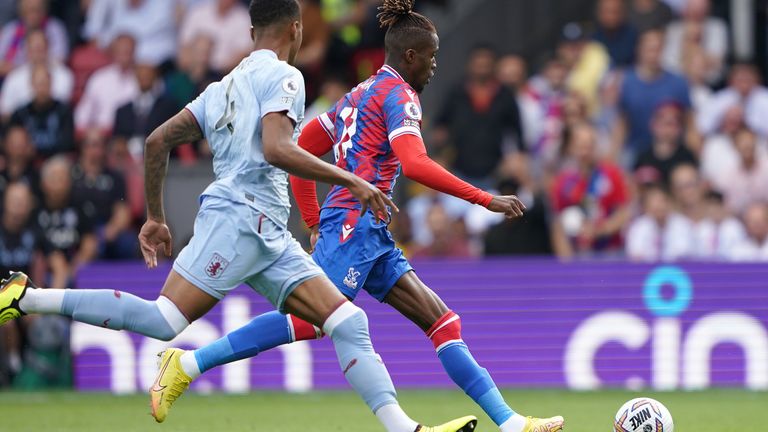 Zaha hace el 1-1 ante el Villa en casa