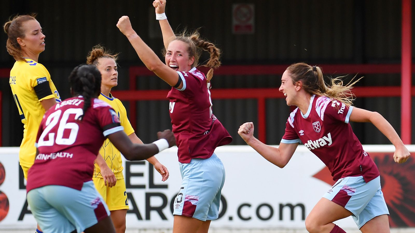 Wsl Aston Villa Shock Manchester City While Tottenham And West Ham Claim Wins On Opening