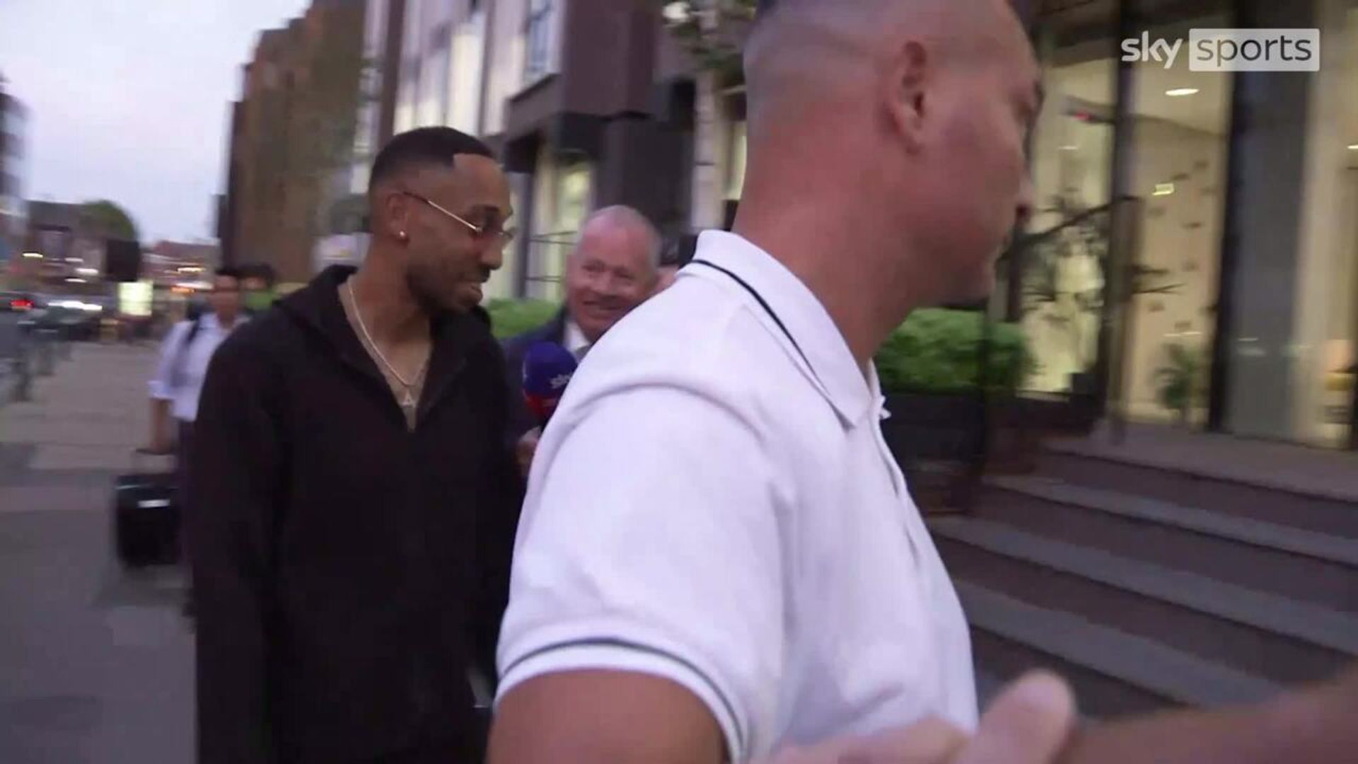 'I'm back!' - Aubameyang spotted in London ahead of Chelsea move