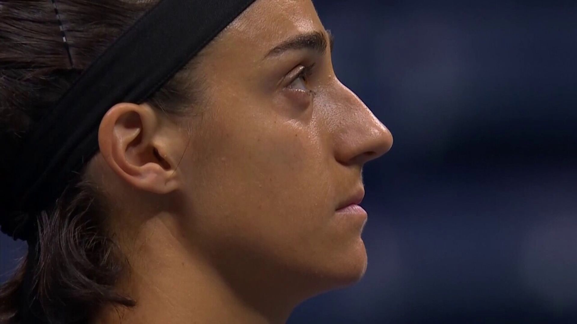 US sports pause in silence for The Queen