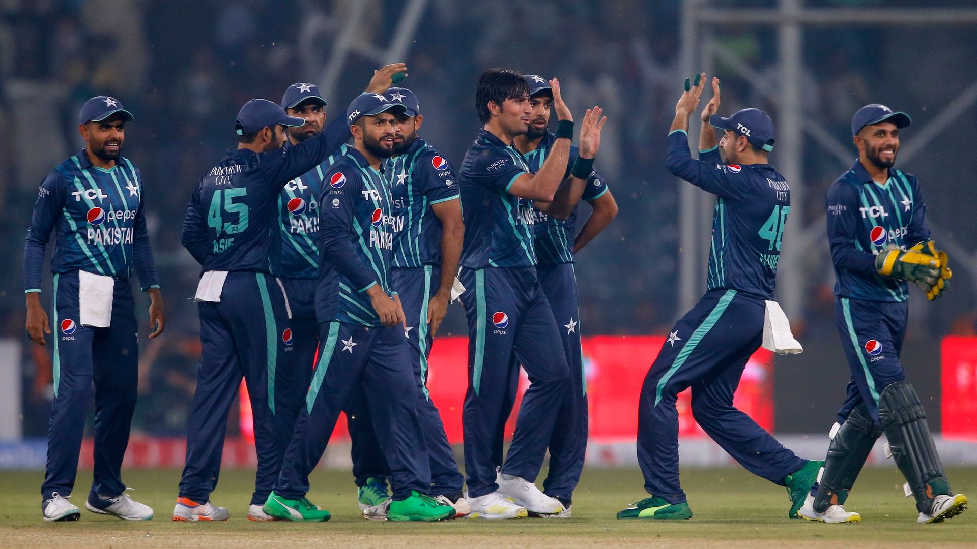 Pakistan beat England in fifth T20 international - as it happened