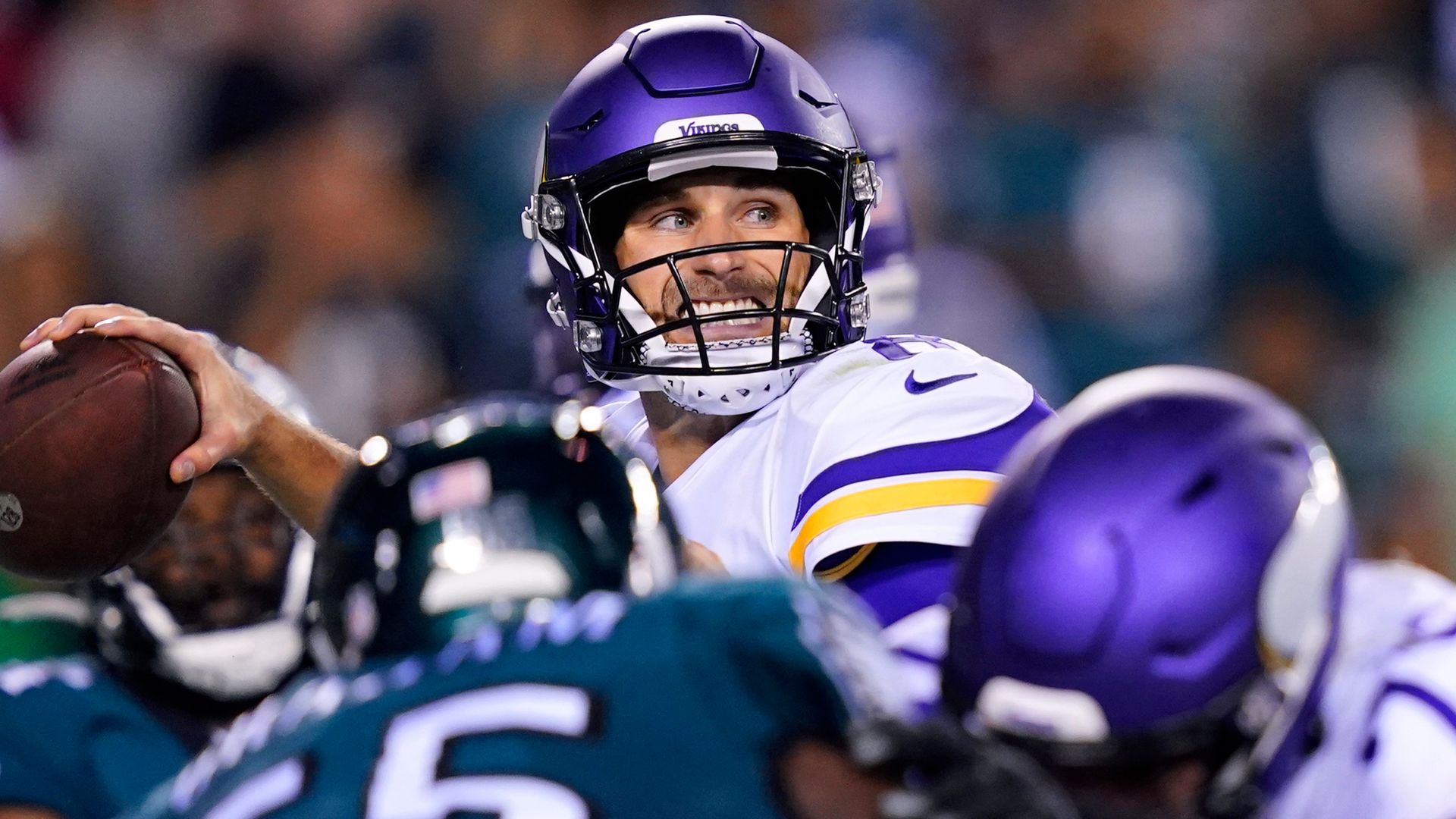 Cousins has rough outing as Eagles hammer Vikings