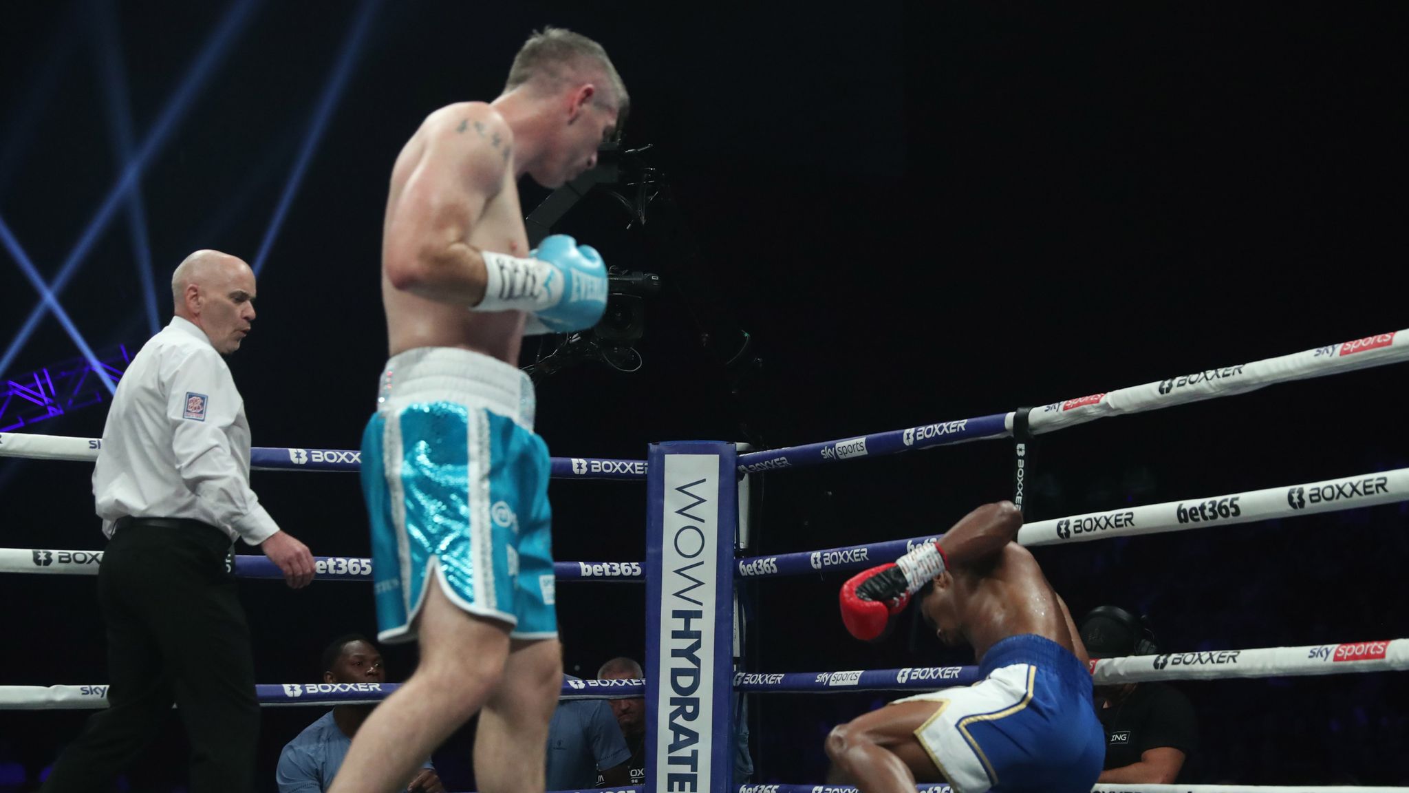 Liam Smith left frustrated as he beats Hassan Mwakinyo in bizarre stoppage finish | Boxing News | Sky Sports