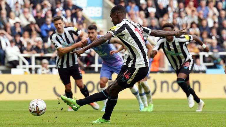 Alexander Isak equalises for Newcastle from the penalty spot