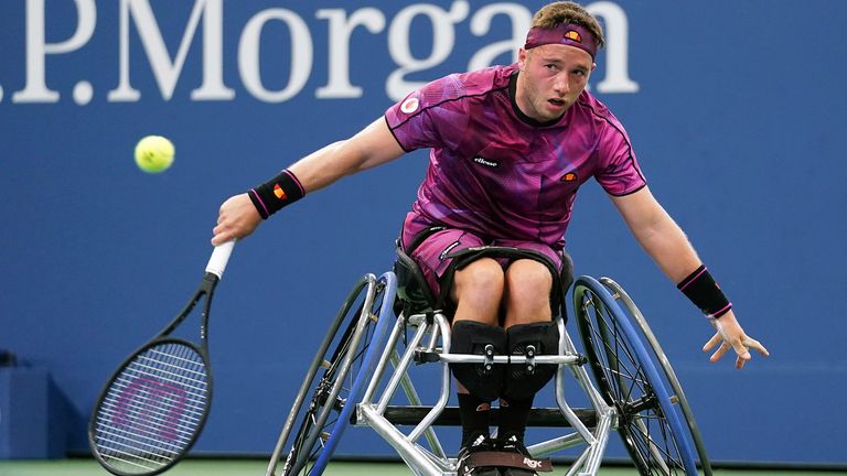 Alfie Hewett returns during a wheelchair men&#39;s singles championship match at the 2022 US Open, Sunday, Sep. 11, 2022 in Flushing, NY. (Manuela Davies/USTA via AP)