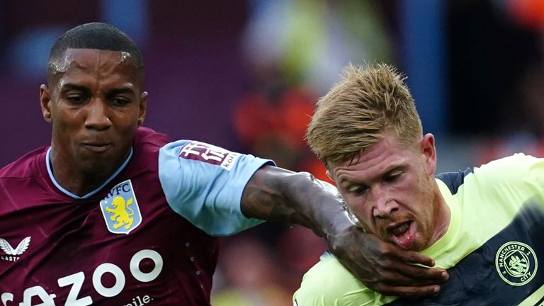 Ashley Young Aston Villa (left) and Kevin De Bruyne of Manchester City vie for the ball during the Premier League match at Villa Park, Birmingham.  Photo date: Saturday 3 September 2022.