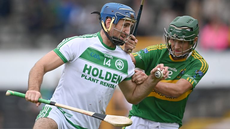 18 September 2022; Colin Fennelly of Shamrocks Ballyhale in action against Se..n Duggan of Glenmore during the Kilkenny County Senior Club Hurling Championship Round 1 match between Shamrocks Ballyhale and Glenmore at UPMC Nowlan Park in Kilkenny. Photo by Piaras .. M..dheach/Sportsfile
