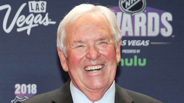 Bill Foley, propietario de los  Vegas Golden Knights, posa en la alfombra roja antes de los Premios NHL, el miércoles 20 de junio de 2018 en Las Vegas.  (Foto AP/John Locher)