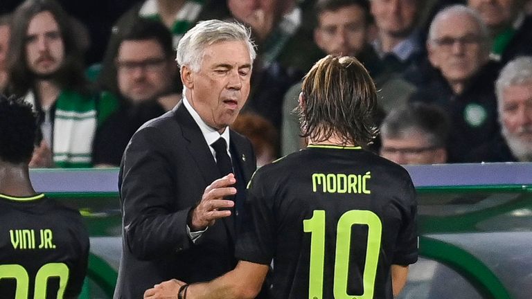 GLASGOW, SCOTLAND - SEPTEMBER 06: Real Madrid manager Carlo Ancelotti with Luka Modric during a UEFA Champions League match between Celtic and Real Madrid at Celtic Park, on September 06, 2022, in Glasgow, Scotland.  (Photo by Rob Casey / SNS Group)