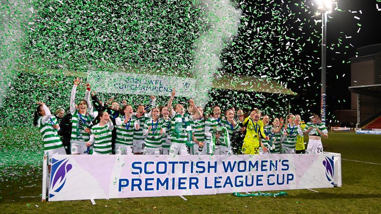 GLASGOW, SCOTLAND - DECEMBER 05: Celtic&#39;s players celebrate winning the SWPL Cup during the SWPL Cup Final between Glasgow City and Celtic at Firhill Stadium, on December 05, 2021, in Glasgow, Scotland. (Photo by Rob Casey / SNS Group)