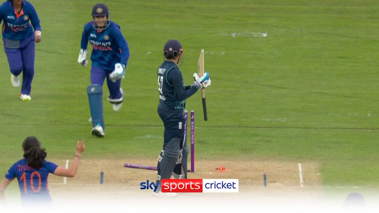 India take charge of the game with Sophia Dunkley&#39;s wicket leaving England on 12-2.