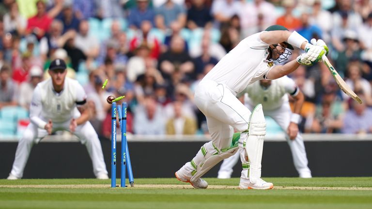 A total of 17 wickets fell on day three of the third Test between England and South Africa