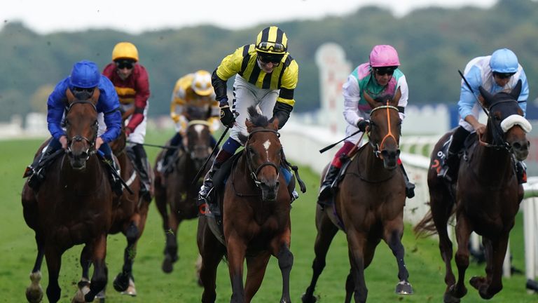 Eldar Eldarov y David Egan ganan el Cazoo St Leger en Doncaster