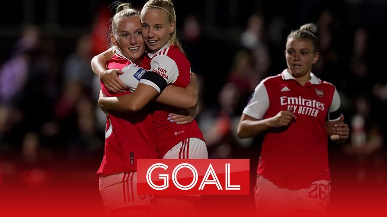 A stunner from Stina Blackstenius extends Arsenal's lead at the start of the second half!