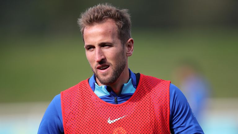 Harry Kane entrenando para Inglaterra