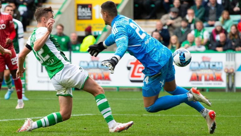 EDINBURGH, SCOTLAND - SEPTEMBER 17: Hibernian Josh Campbell makes it 3-1 during a cinch Premiership match between Hibernian and Aberdeen at Easter Road, on September 17, 2022, in Edinburgh, Scotland.  (Photo by Paul Devlin / SNS Group)