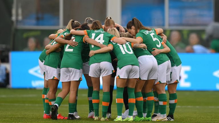 1 September 2022; Republic of Ireland players huddle before the FIFA Women's World Cup 2023 qualifier match between Republic of Ireland and Finland at Tallaght Stadium in Dublin. Photo by Stephen McCarthy/Sportsfile