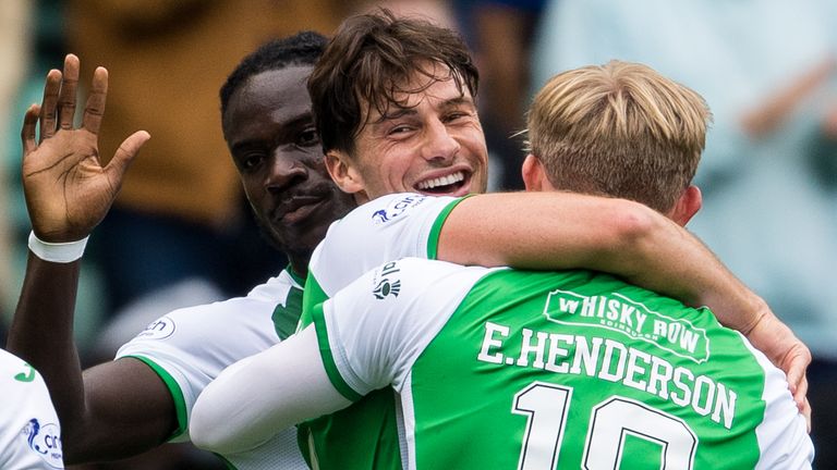 Joe Newell célèbre le score de Hibs & # 39;  gagnant