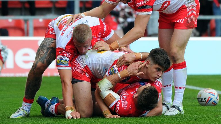 Picture by John Rushworth/SWpix.com - 17/09/2022 - Rugby League - Betfred Super League Semi Final - St Helens v Salford Red Devils - The Totally Wicked Stadium, St Helens, England - St Helens' celebrate scoring their sides third try
