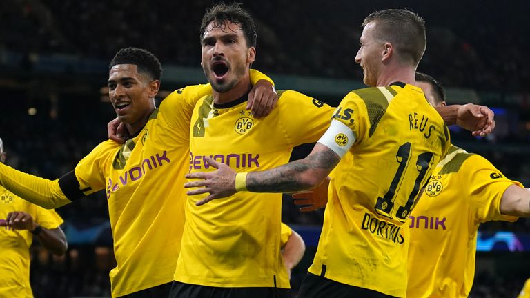 Borussia Dortmund's Jude Bellingham (third left) celebrates after scoring vs Man City